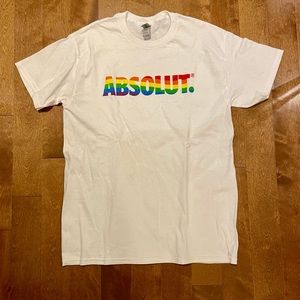 3/$20 🪐 NWOT Absolut Pride t-shirt size M